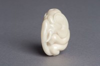 http://www.arturmoser.de/files/gimgs/th-30_Elefanten Manna, 2016,  Taguanuss, 4,5 x 3,5 x 2,6 cm.jpg